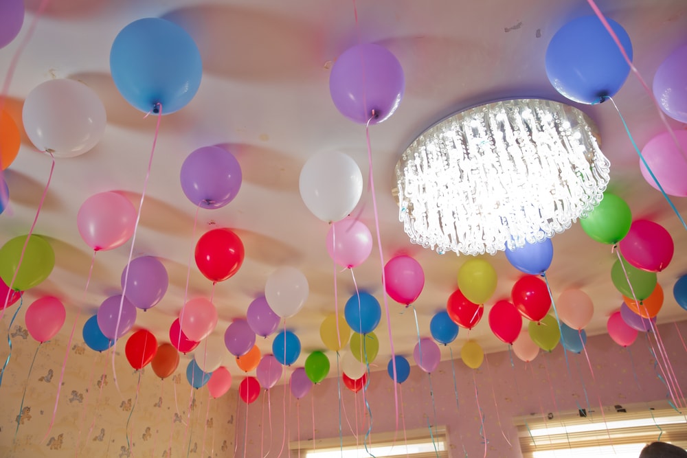 webbabyshower party venue with balloons at the ceiling