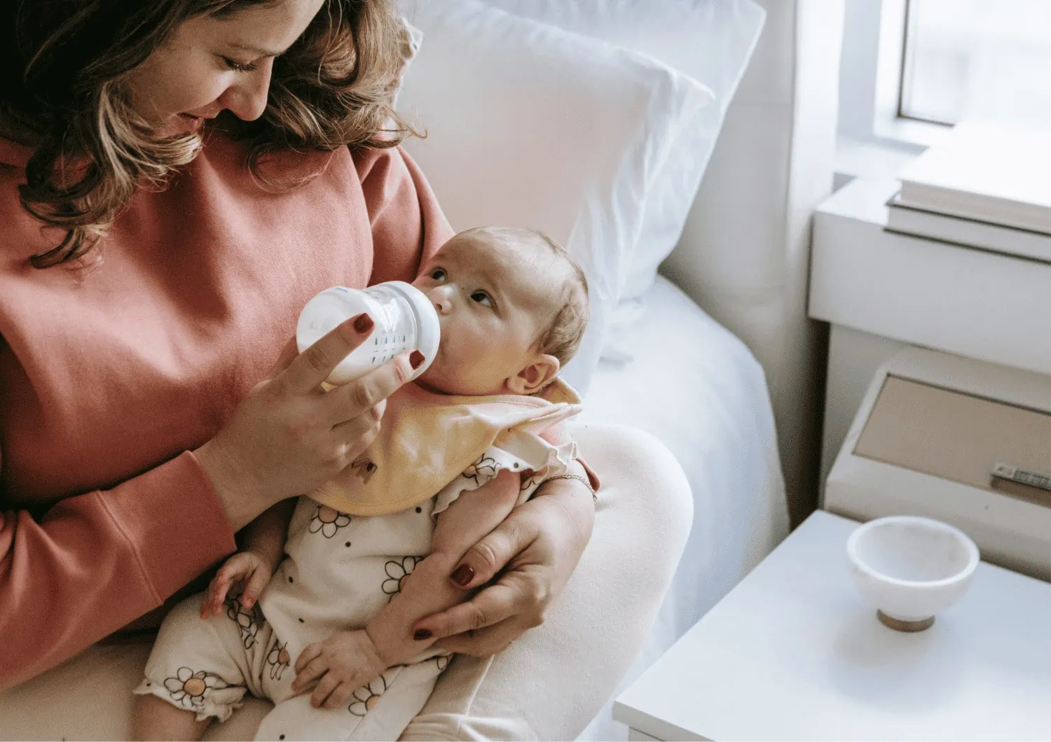 https://webbabyshower.com/wp-content/uploads/2023/06/mom-feeding-her-baby.webp