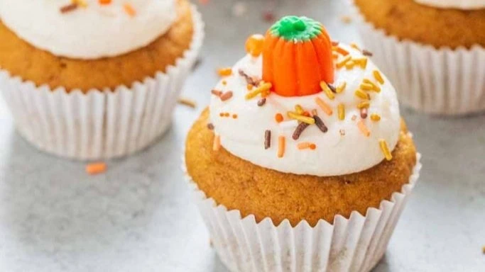 wbs theme pumpkin cake