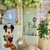 a picture of a safari baby shower organized by P&R Decoração in Carapicuíba, Brazil