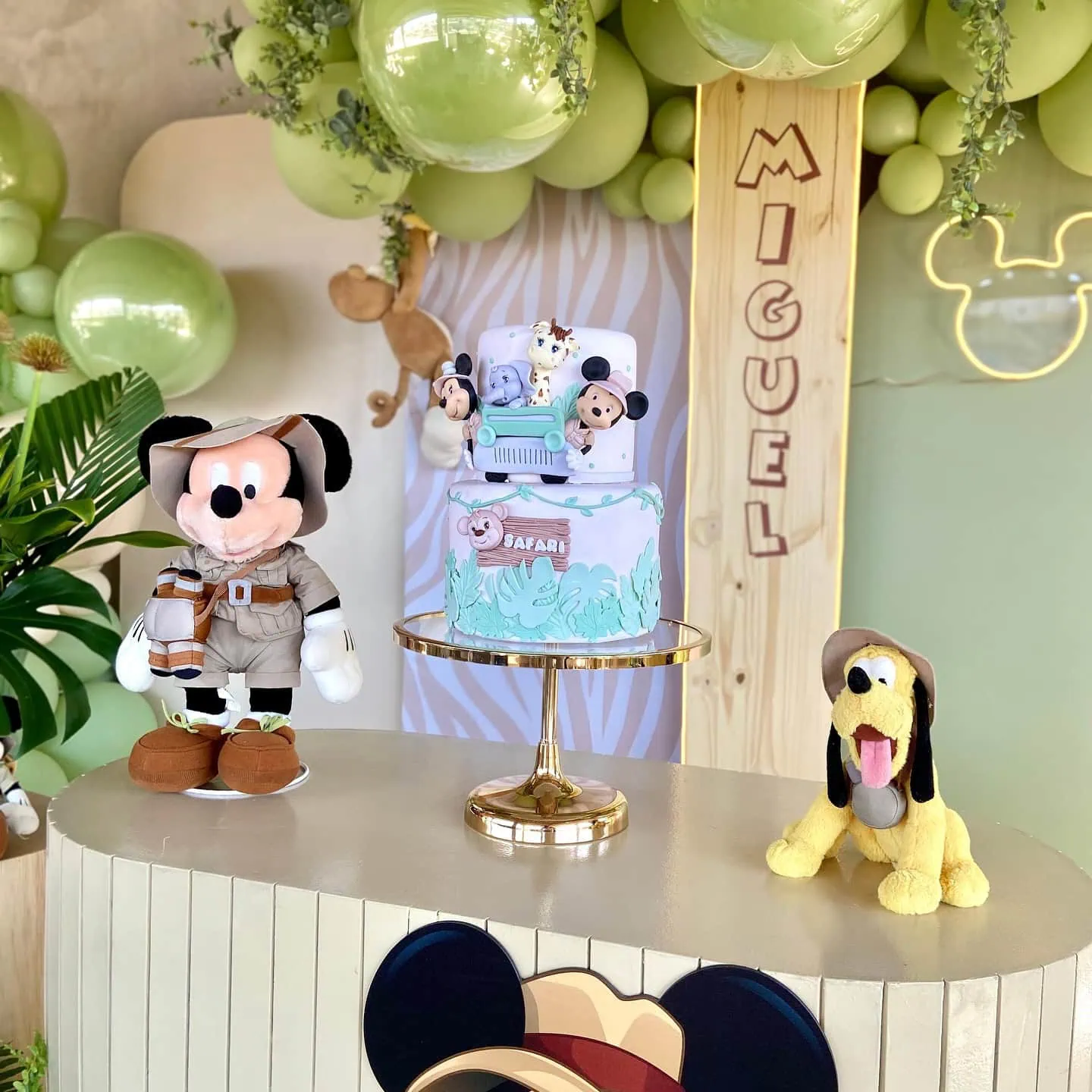 a picture of a safari baby shower organized by P&R Decoração in Carapicuíba, Brazil