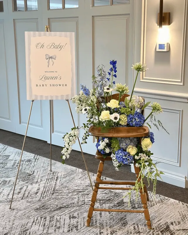Baby shower floral decor with welcome sign for a gender-neutral celebration.